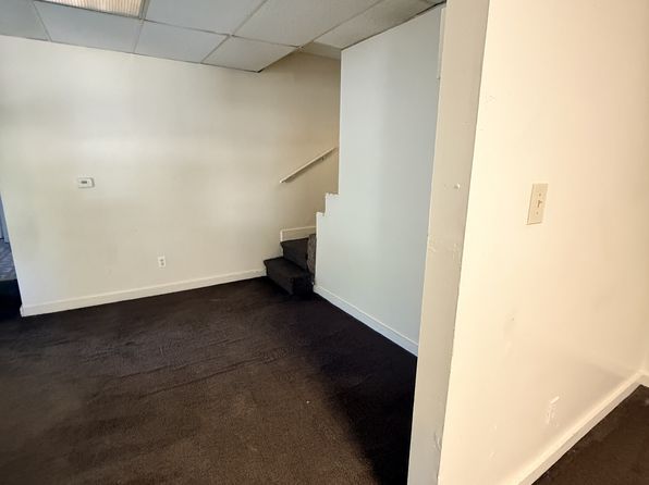 711 E Elm St