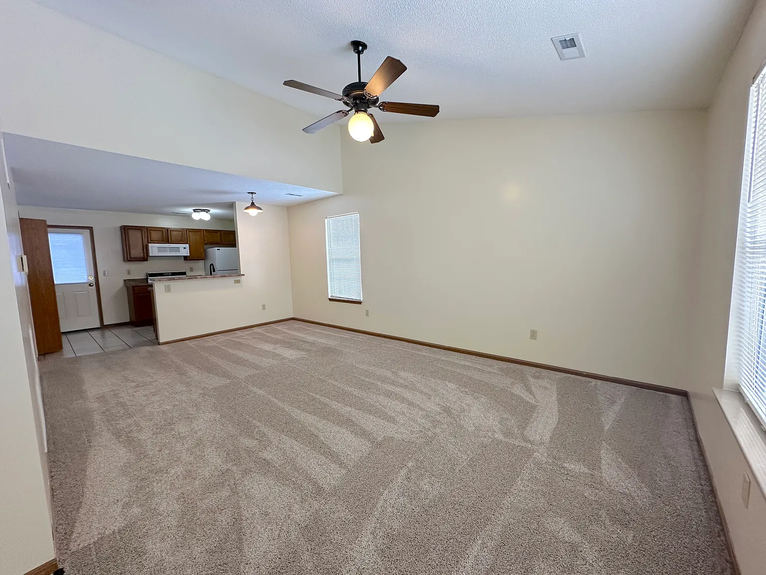 3 bed, 1230 sqft, $1,400 — Photo 4