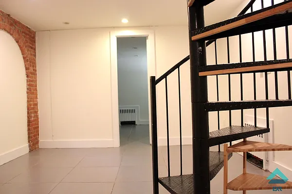 Rented by EXR | media 7