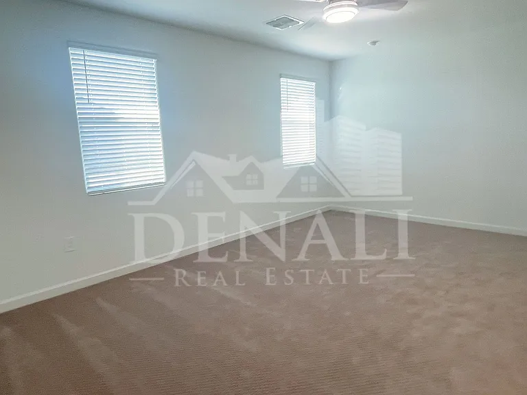 2760 W Stradling Ave — Photo 28