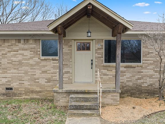 2nd image of 1411 Newport Rd