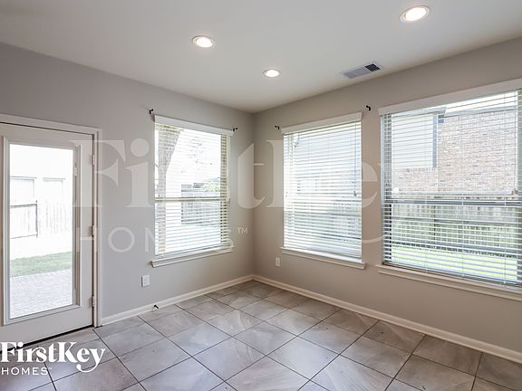 5th image of 2 Bellshill Cir