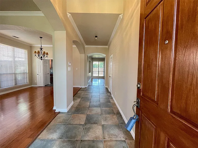 2902 Madison Dr — Photo 3