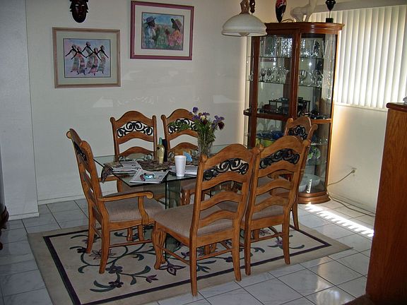 4th image of 15840 Hawthorne Dr
