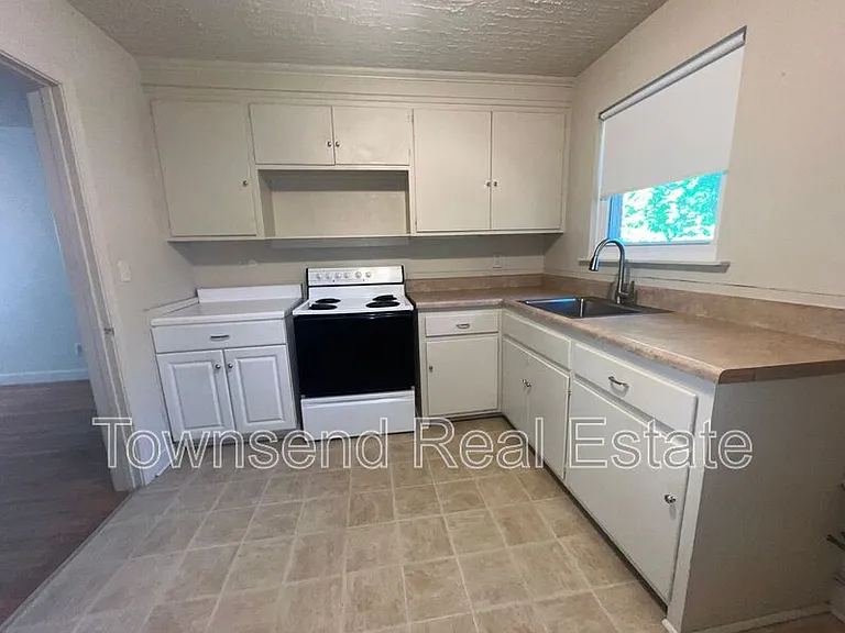 507 Martine Rd #3 — Photo 4