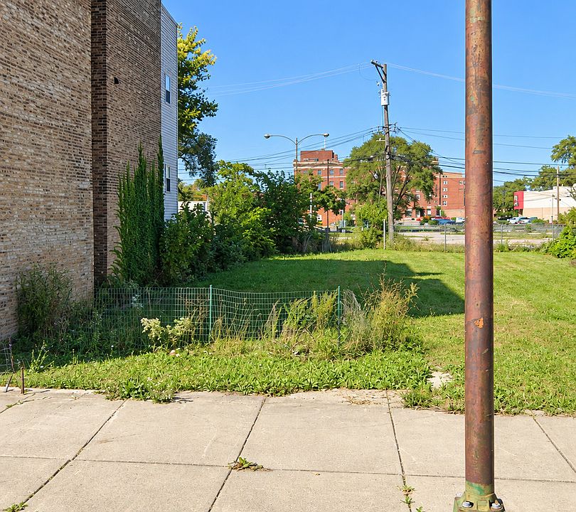 1st image of 14 E 112th St