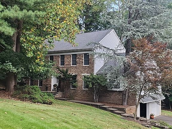 2nd image of 1 Saddle Ridge Ln