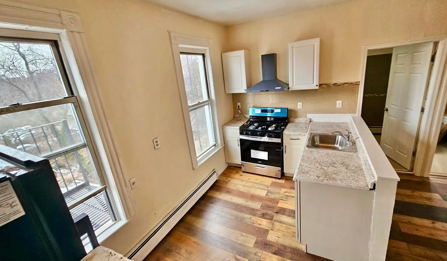 3 bed, 1.0 bath, $2,500 — Photo 3
