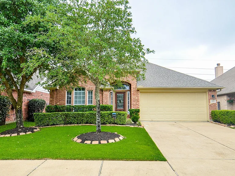 24514 Springwood Glen Ln — Photo 2