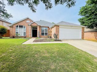 316 Sweet Leaf Ln, Lake Dallas, TX 75065