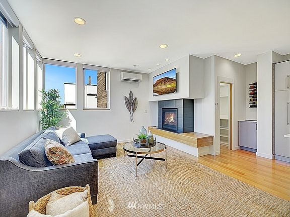 3rd image of 2623 Franklin Avenue E #A