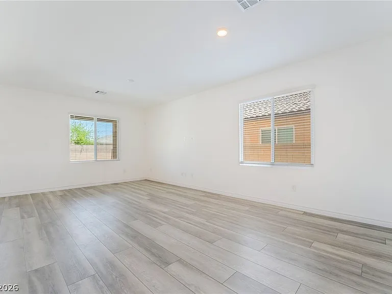 3952 Henny Ave — Photo 10