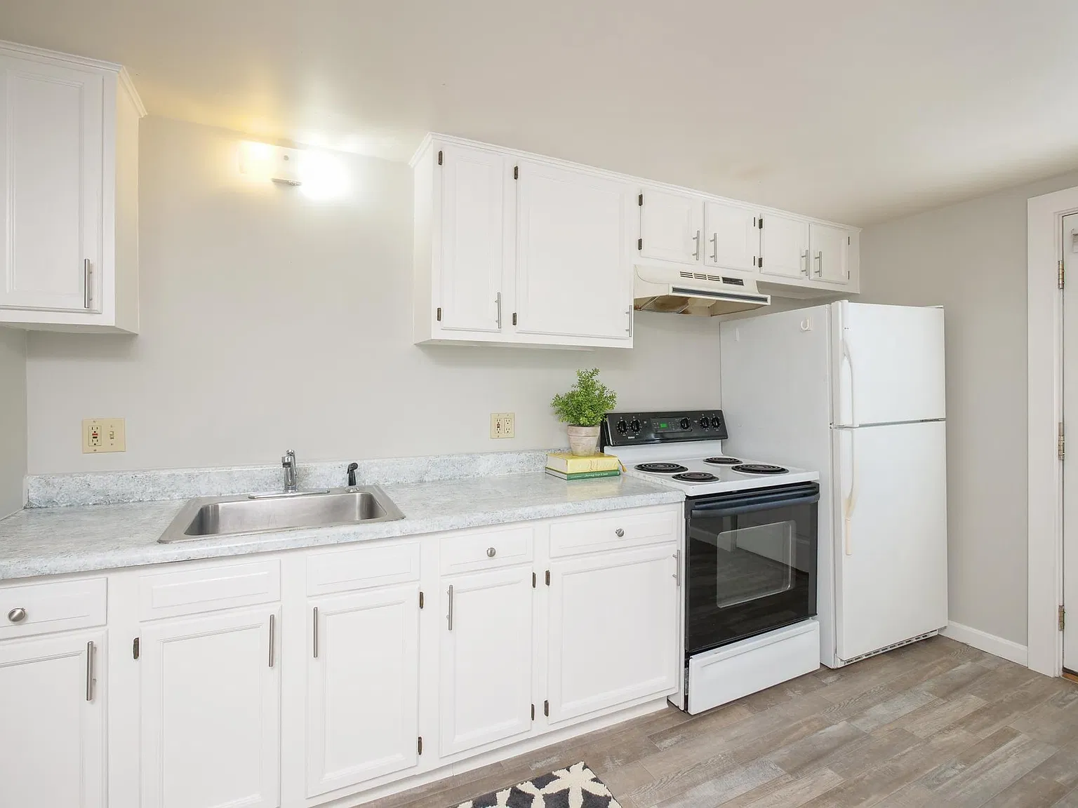 2 bed, 729 sqft, $2,100 — Photo 2