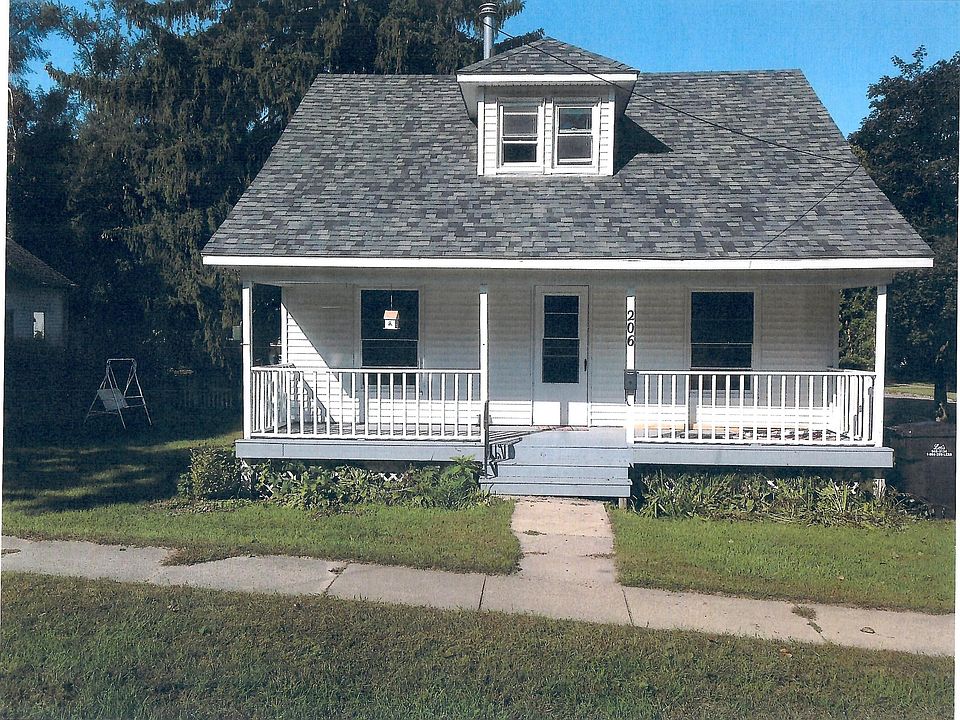 1st image of 206 S Washington St