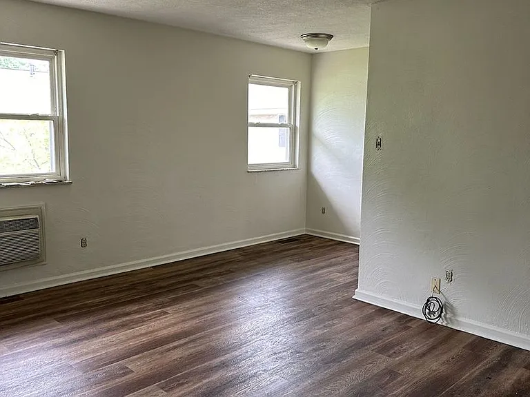 275 Medford St — Photo 2