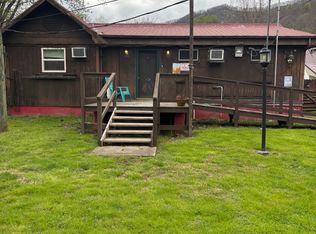 65 Theatre Rd, Kincaid, WV 25119