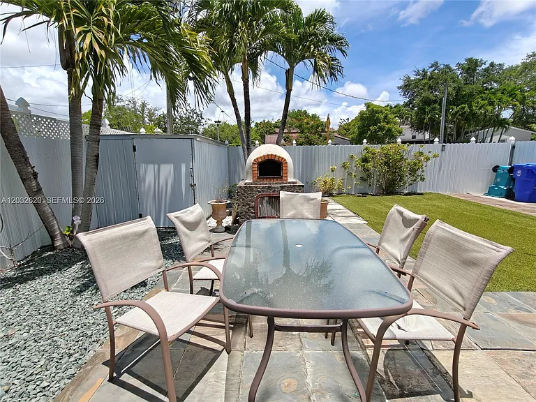 470 SW 25th Rd — Photo 17