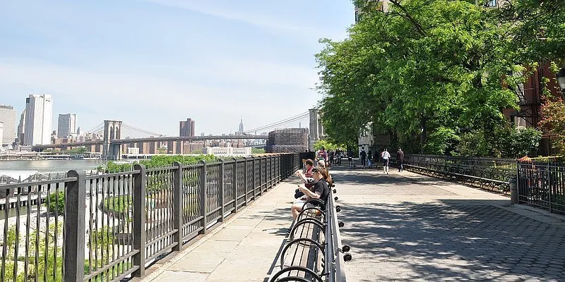 Rented by Cooper & Cooper Real Estate | media 21