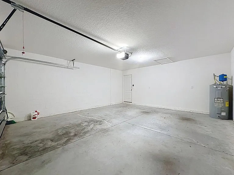 1407 Hillsborough Way — Photo 33