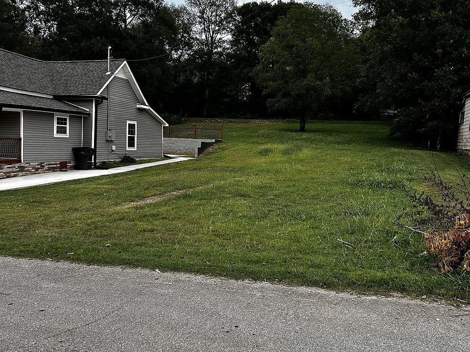 2nd image of 1115 Woodland St