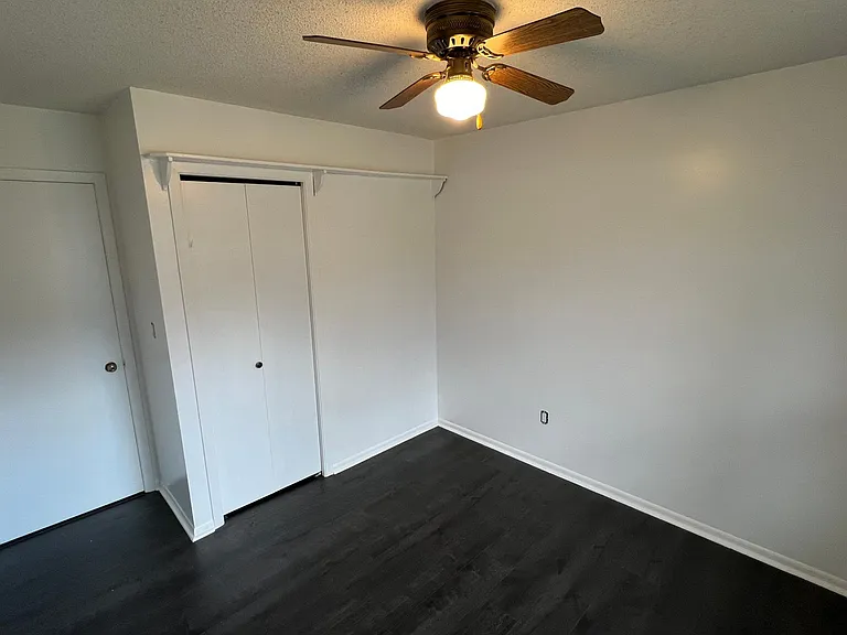 607 James St NE — Photo 14