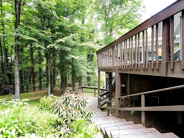 Colony Dr — Photo 26