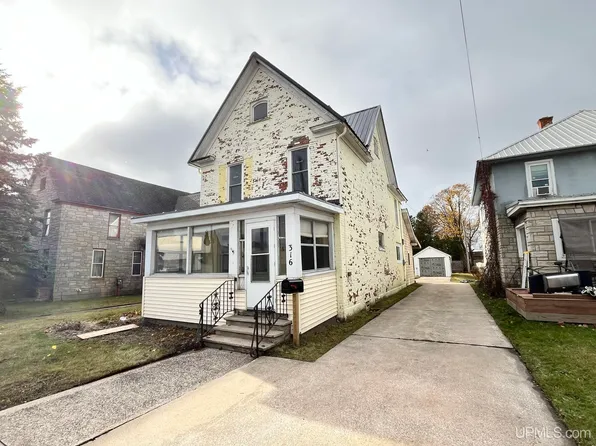316 S Maple St, Manistique, MI 49854