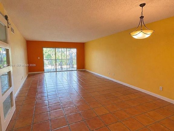 4th image of 286 Racquet Club Rd APT 204
