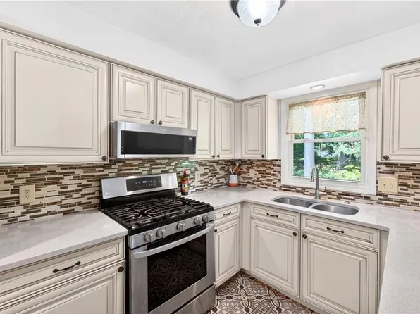143 Oak Park Dr, North Providence, RI 02904