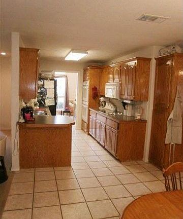 5th image of 5907 Oak Hollow Pl