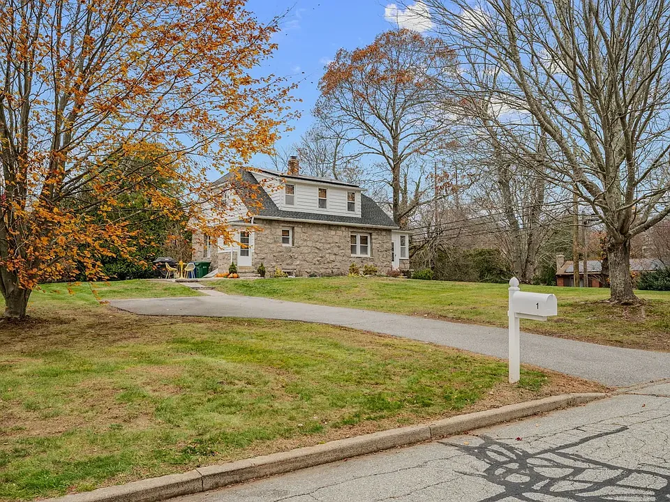1 E Lake Dr