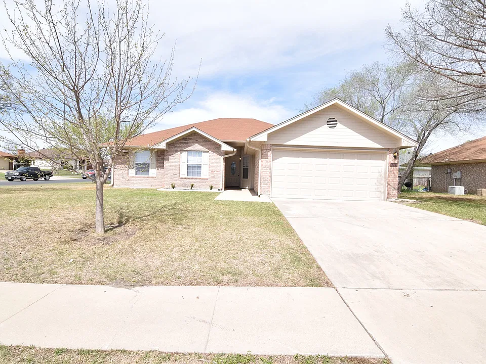 4201 Bluestem Ln