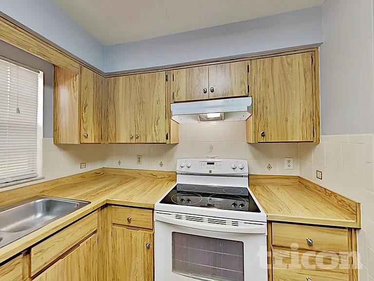 1778 Hazelton Ave — Photo 7