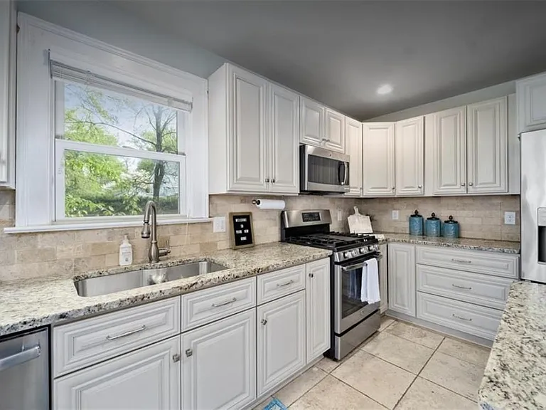 1412 Woodrow Ave — Photo 11