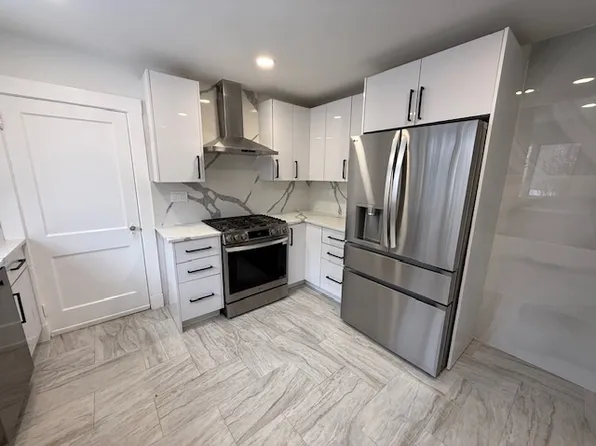 56 Edgecliff Rd, Watertown, MA