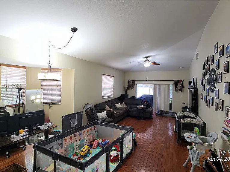 403 28th St W — Photo 3