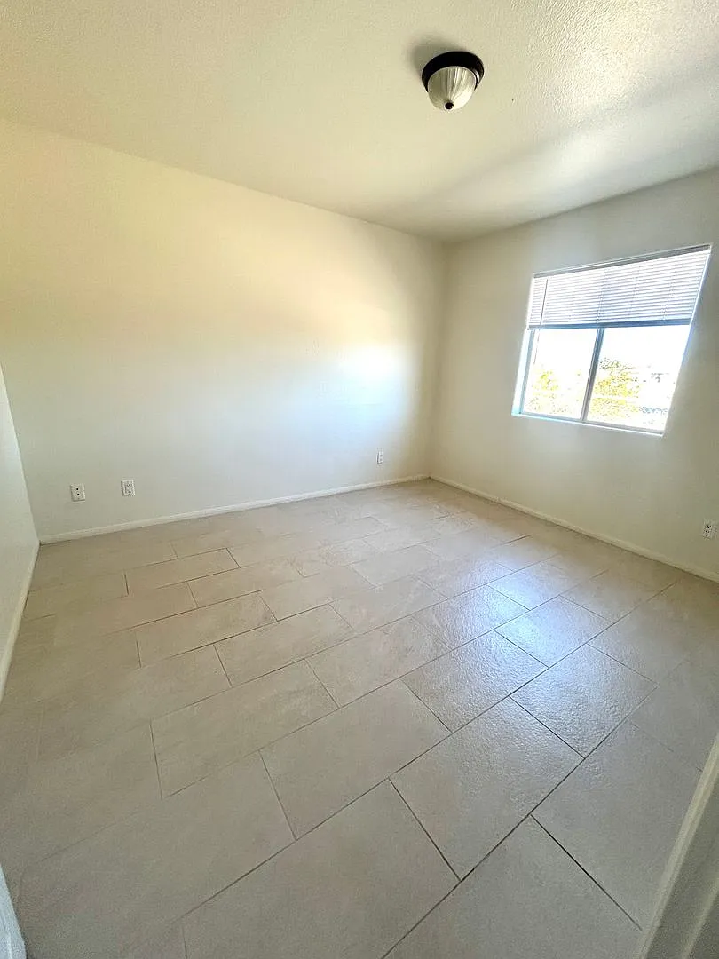 73871 South Slope Dr — Photo 2