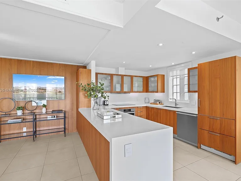 19127 Fisher Island Dr #19127 — Photo 12