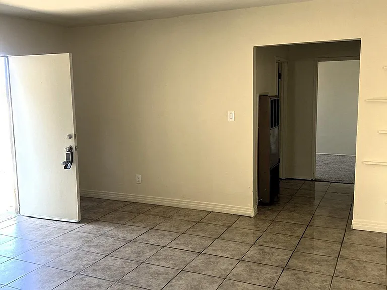 2609 Voorhees Ave — Photo 6