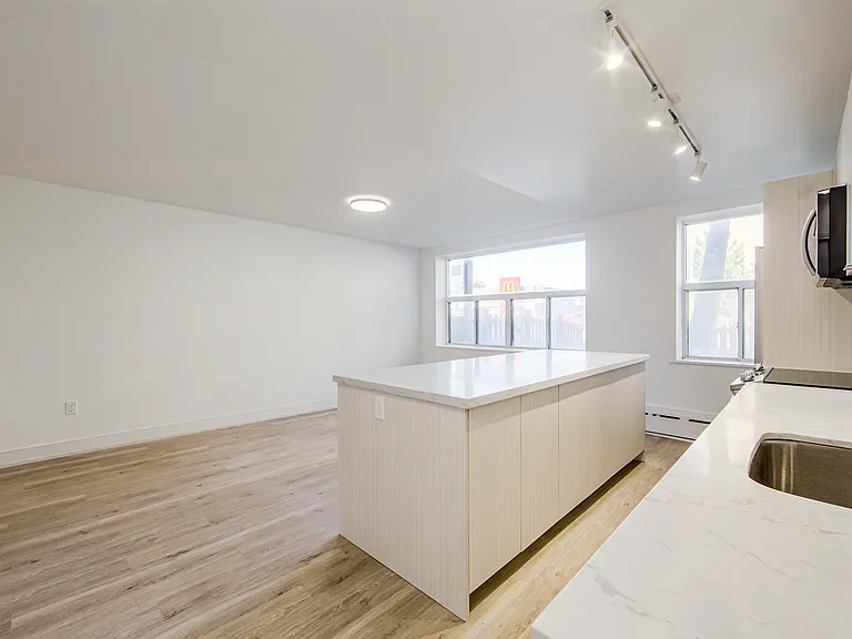111 Cosburn Ave — Photo 12