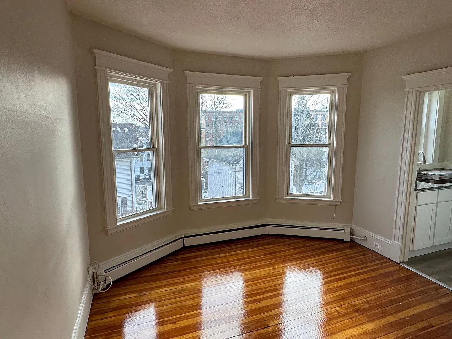 90 Emerson St — Photo 2