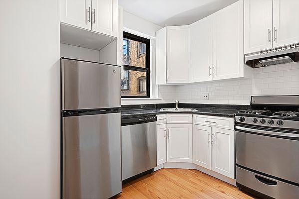 2nd image of 115 W 16th St #239