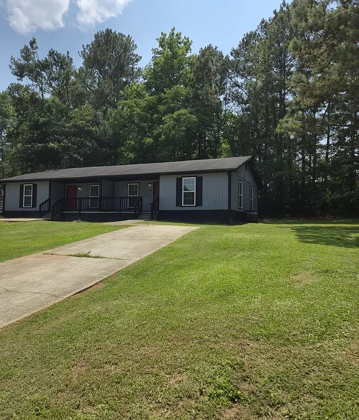 3 bed, 1.0 bath, 930 sqft, $1,550 — Photo 1