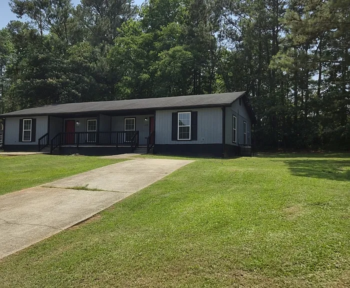 6104 Oakwood Cir SW — Photo 1