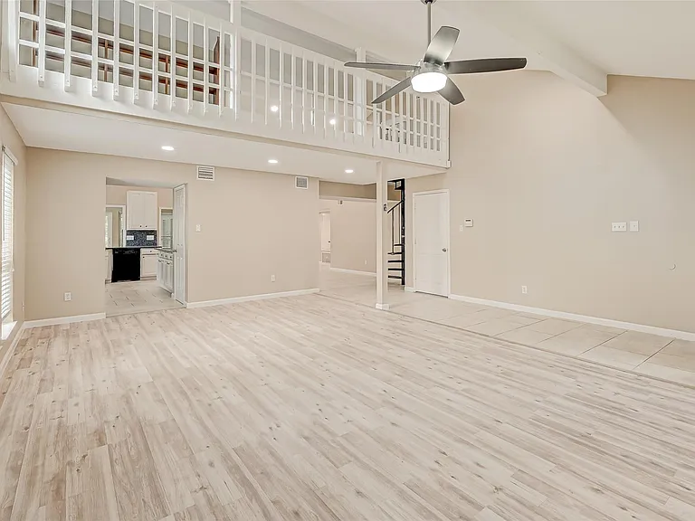 2302 Brook View Ln — Photo 7