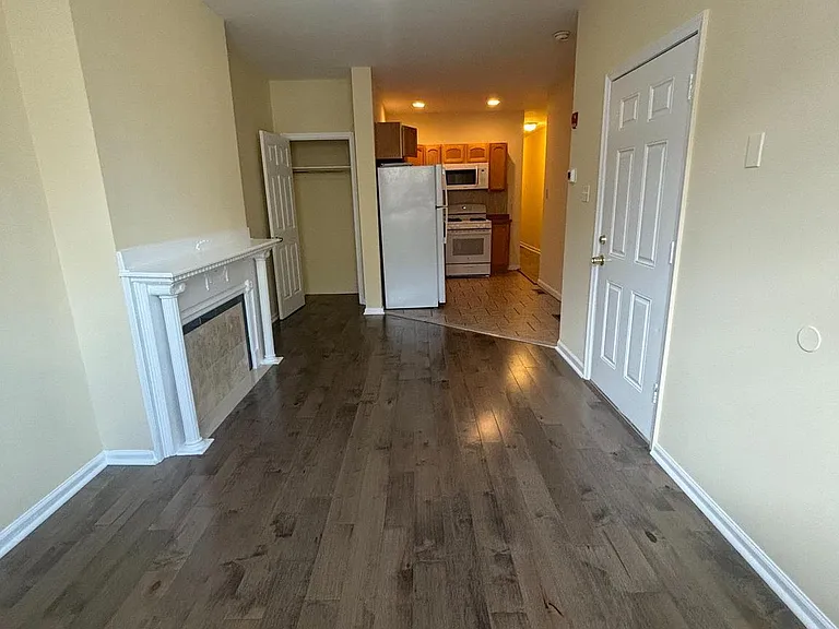 1424 Wolf St — Photo 2
