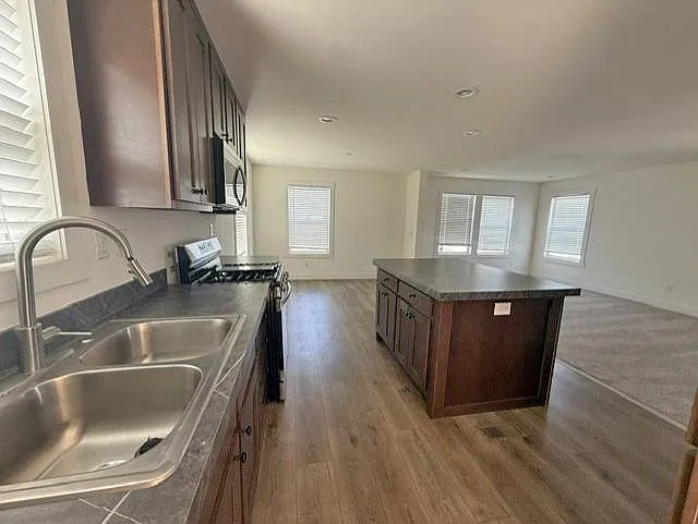3 bed, 2.0 bath, 1160 sqft, $1,795 — Photo 3