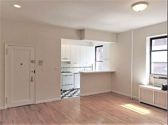 3rd image of 1402 Lexington Ave APT 6