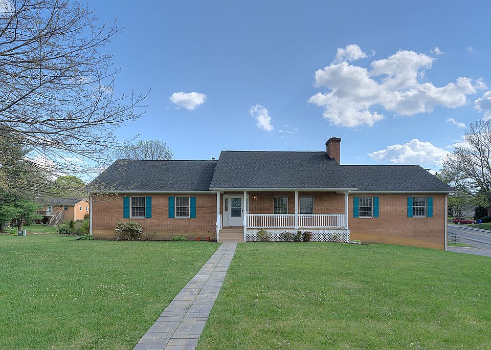 1st image of 200 Lucas Dr