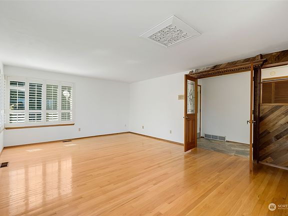 5th image of 19530 53rd Ave NE